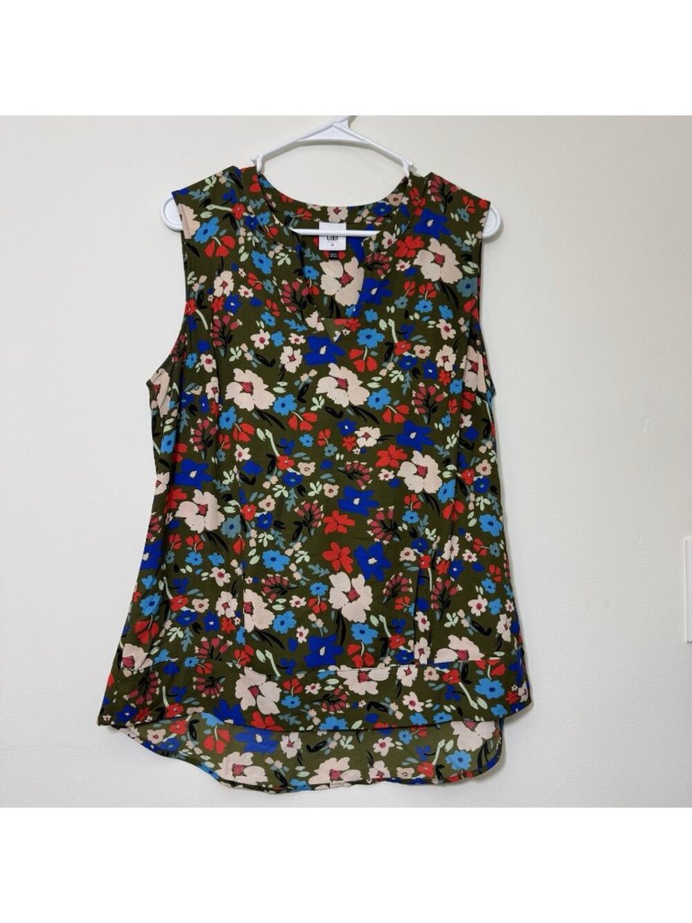 CAbi Women’s Chiffon Sleeveless Blouse Size M Semi-Sheer Floral Print Style 3981
